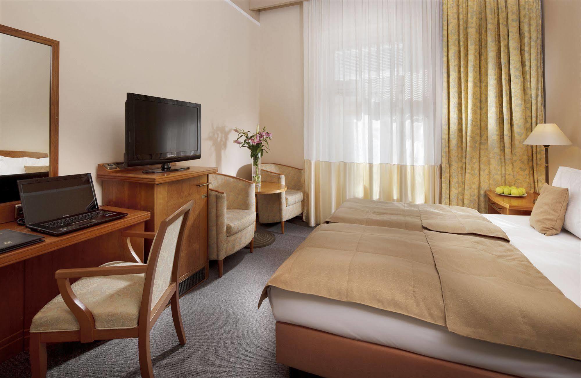 Dr. Adler Spa & Kurhotel Frantiskovy Lazne Exterior photo